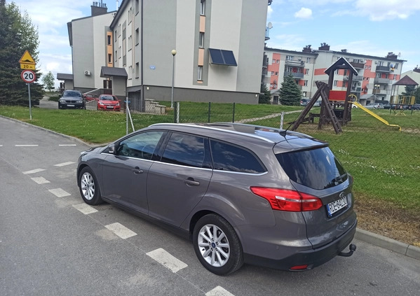 Ford Focus cena 39800 przebieg: 217000, rok produkcji 2016 z Dębica małe 232